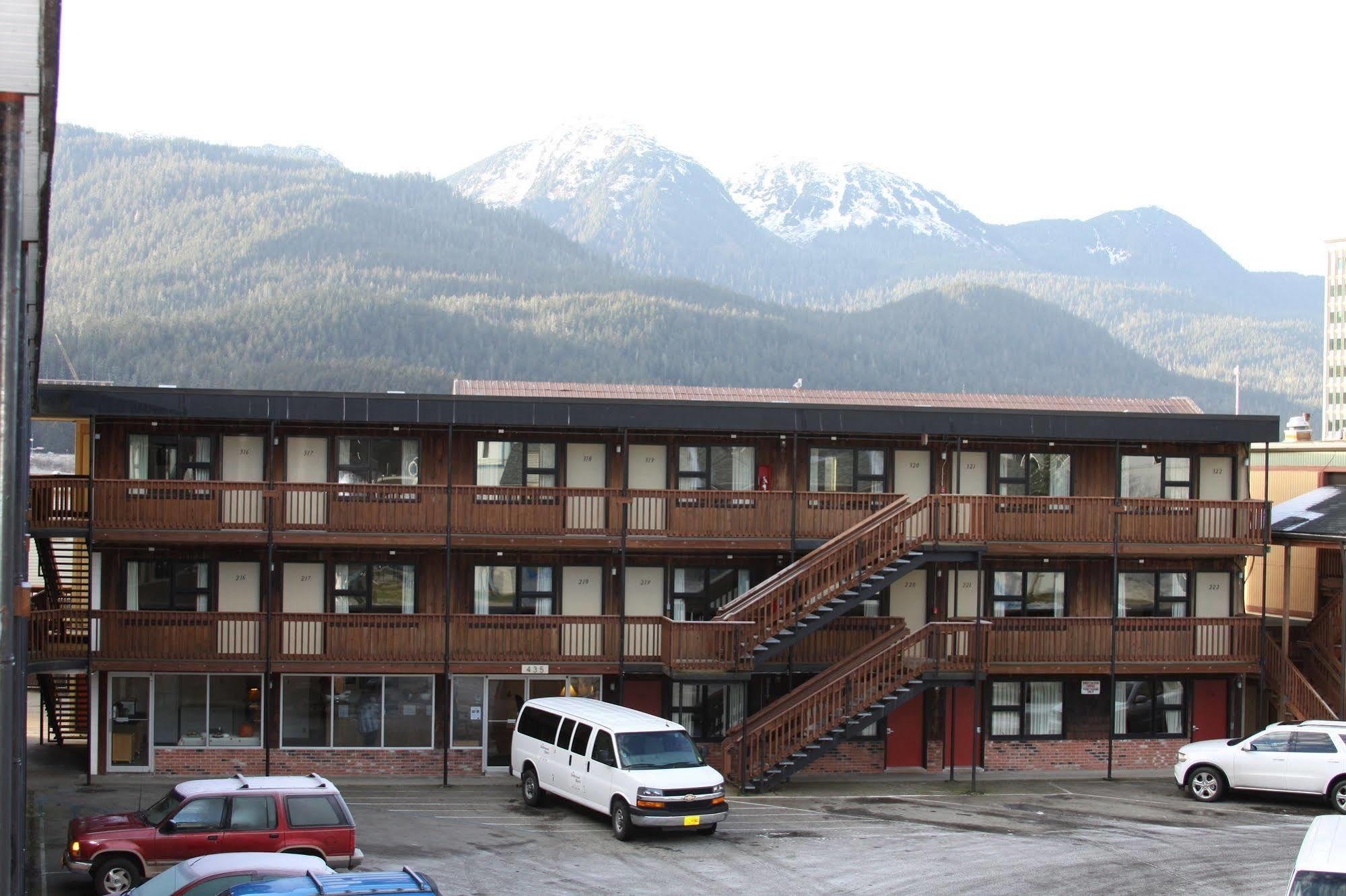 The Driftwood Lodge Juneau Exterior photo