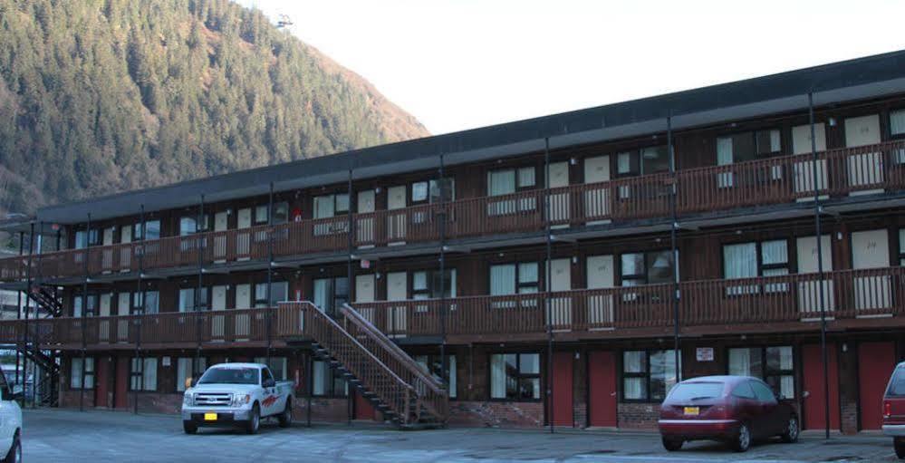 The Driftwood Lodge Juneau Exterior photo